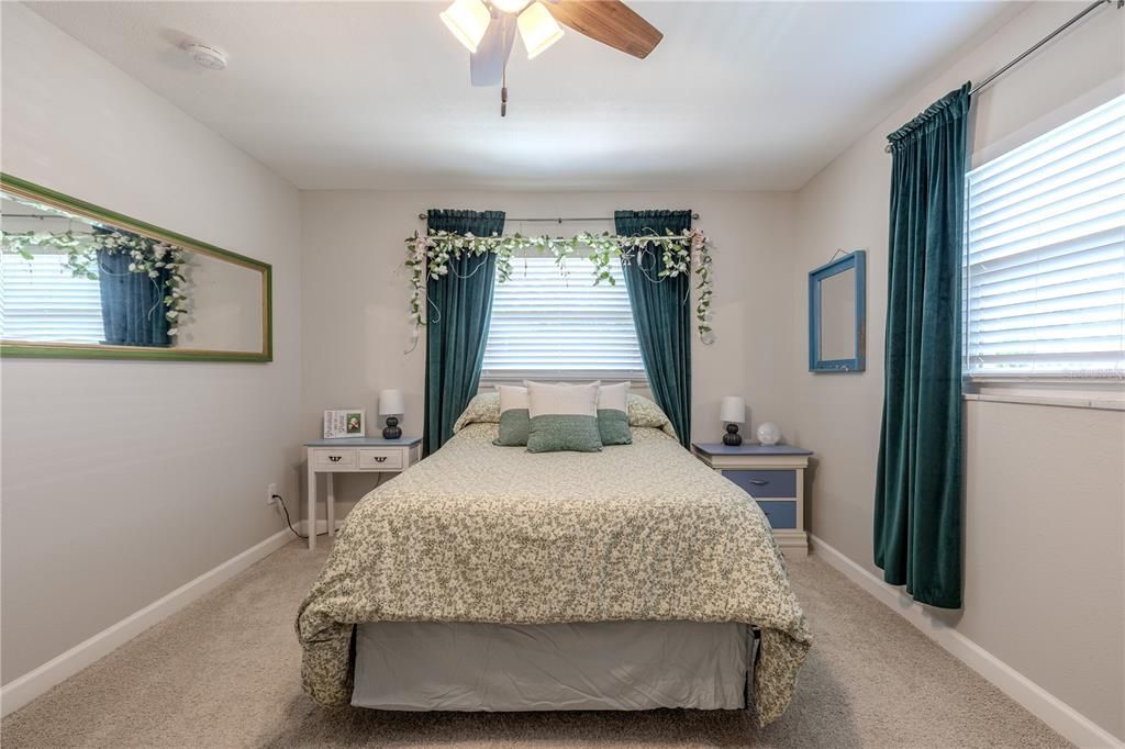 待售: $277,000 (2 贝兹, 2 浴室, 1236 平方英尺)