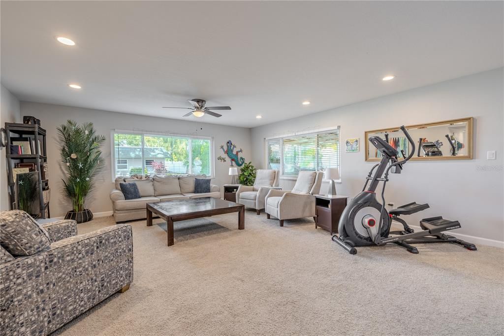 待售: $277,000 (2 贝兹, 2 浴室, 1236 平方英尺)