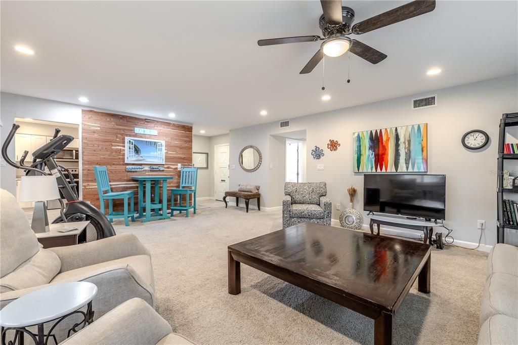 待售: $277,000 (2 贝兹, 2 浴室, 1236 平方英尺)