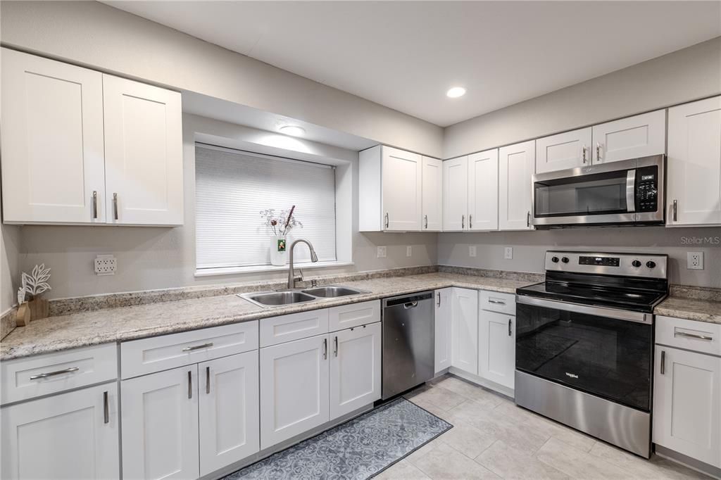 待售: $277,000 (2 贝兹, 2 浴室, 1236 平方英尺)