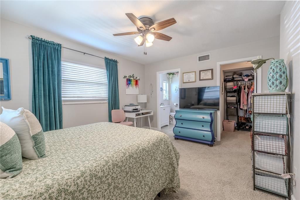 待售: $277,000 (2 贝兹, 2 浴室, 1236 平方英尺)