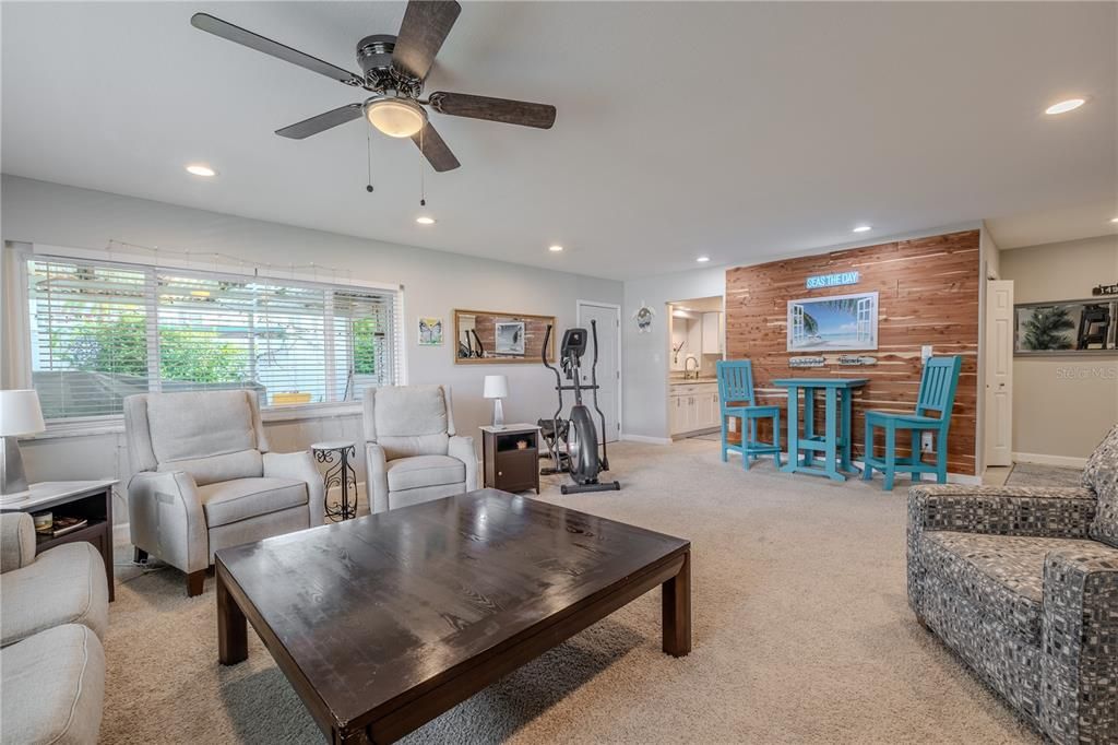 待售: $277,000 (2 贝兹, 2 浴室, 1236 平方英尺)