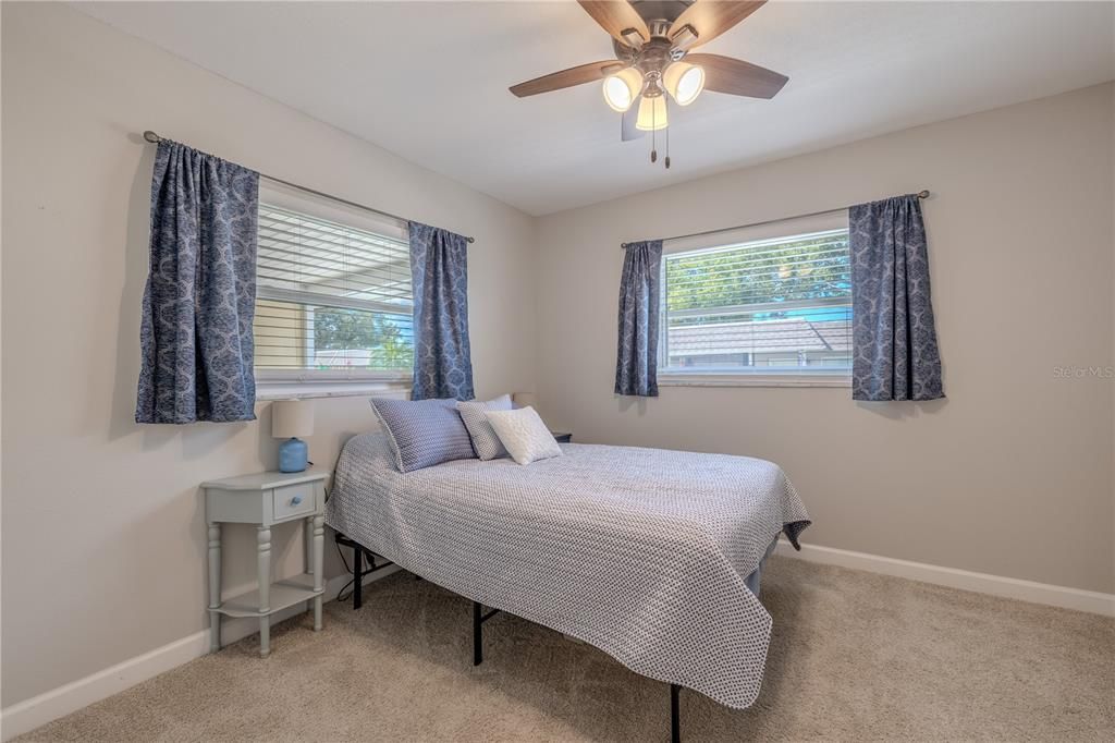 待售: $277,000 (2 贝兹, 2 浴室, 1236 平方英尺)