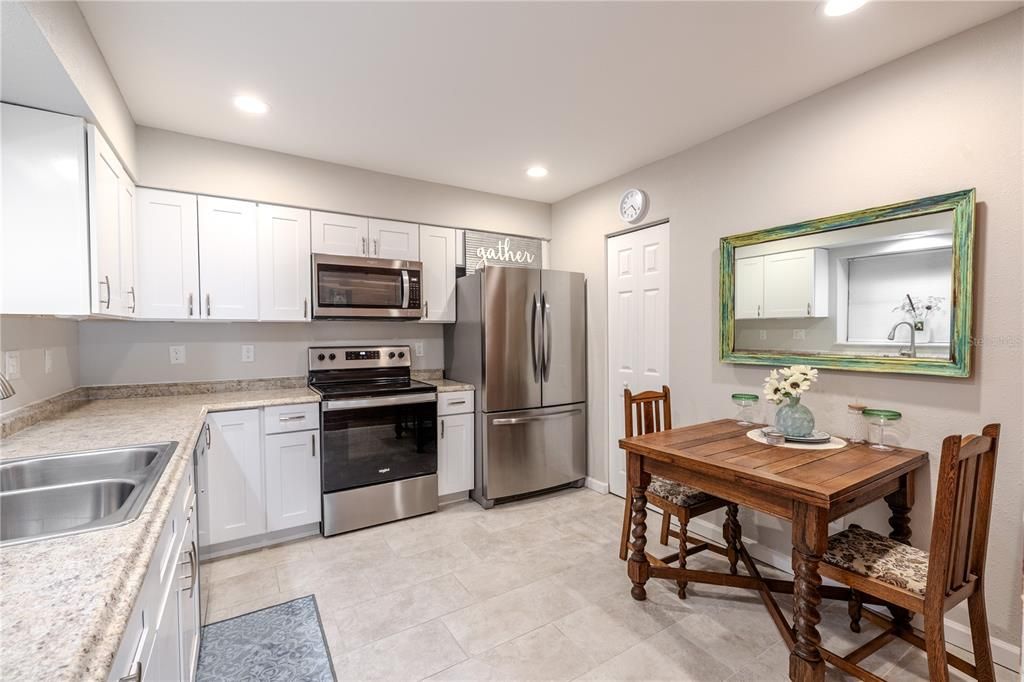 待售: $277,000 (2 贝兹, 2 浴室, 1236 平方英尺)