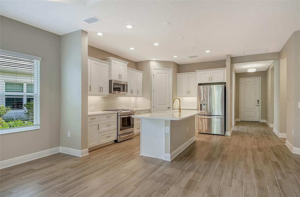 For Sale: $416,990 (2 beds, 2 baths, 1638 Square Feet)