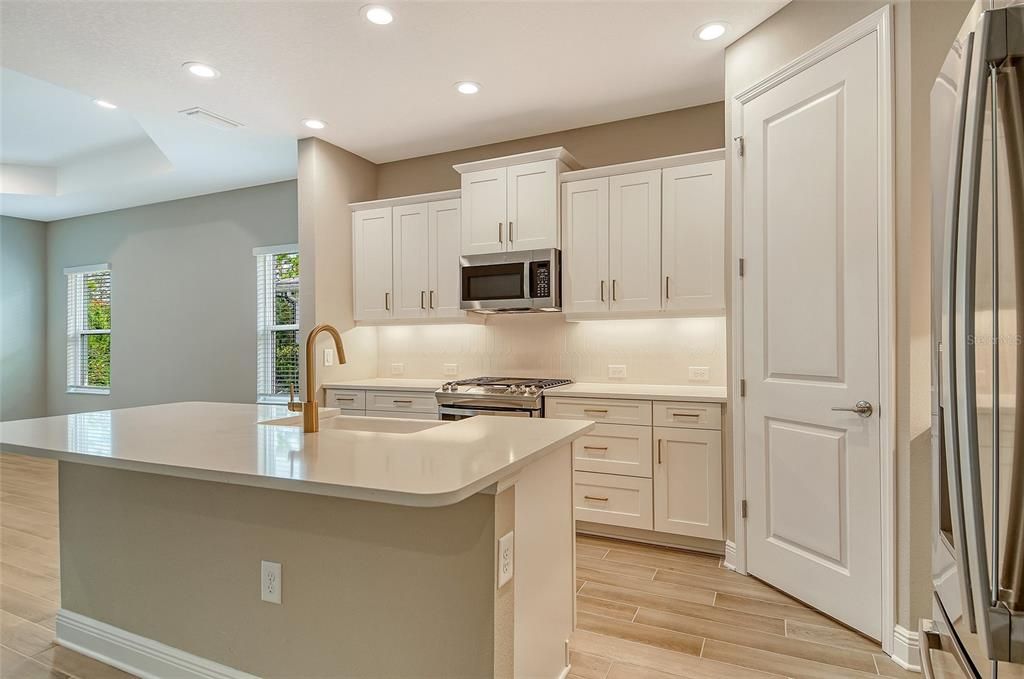 For Sale: $416,990 (2 beds, 2 baths, 1638 Square Feet)