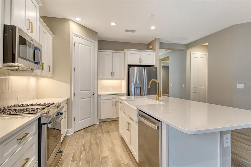 For Sale: $416,990 (2 beds, 2 baths, 1638 Square Feet)