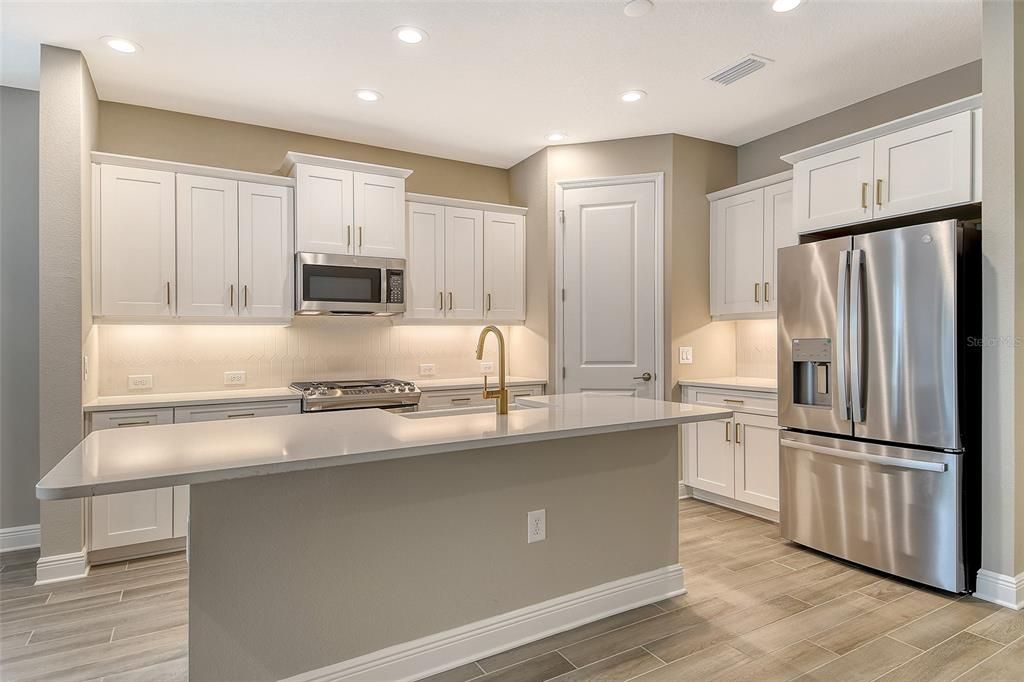 For Sale: $416,990 (2 beds, 2 baths, 1638 Square Feet)