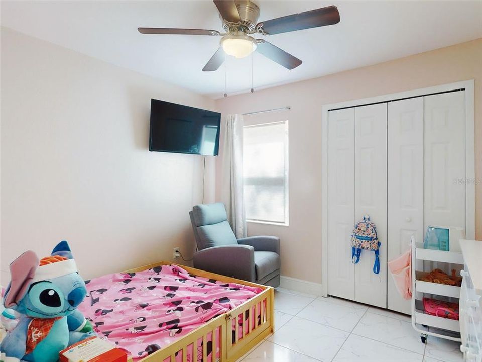 待售: $325,000 (3 贝兹, 2 浴室, 1081 平方英尺)