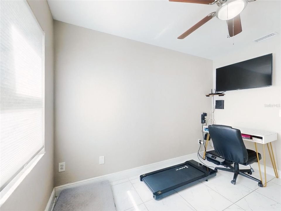 待售: $325,000 (3 贝兹, 2 浴室, 1081 平方英尺)