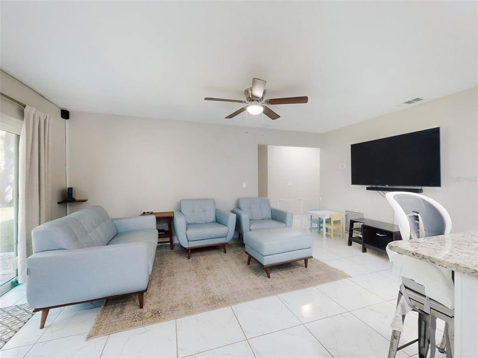 待售: $325,000 (3 贝兹, 2 浴室, 1081 平方英尺)