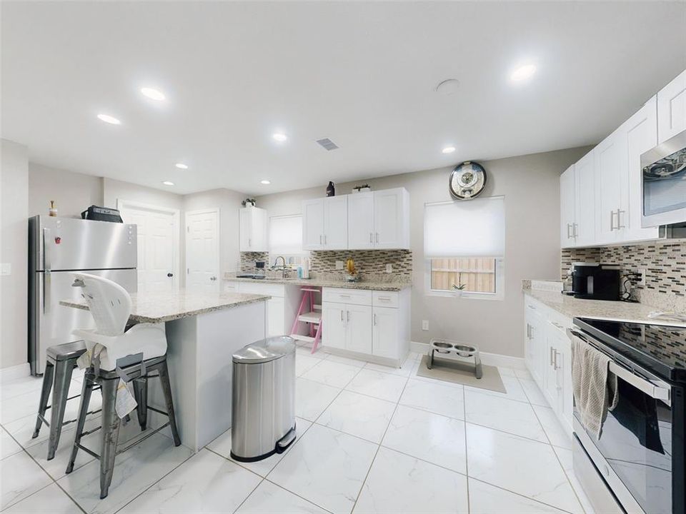 待售: $325,000 (3 贝兹, 2 浴室, 1081 平方英尺)