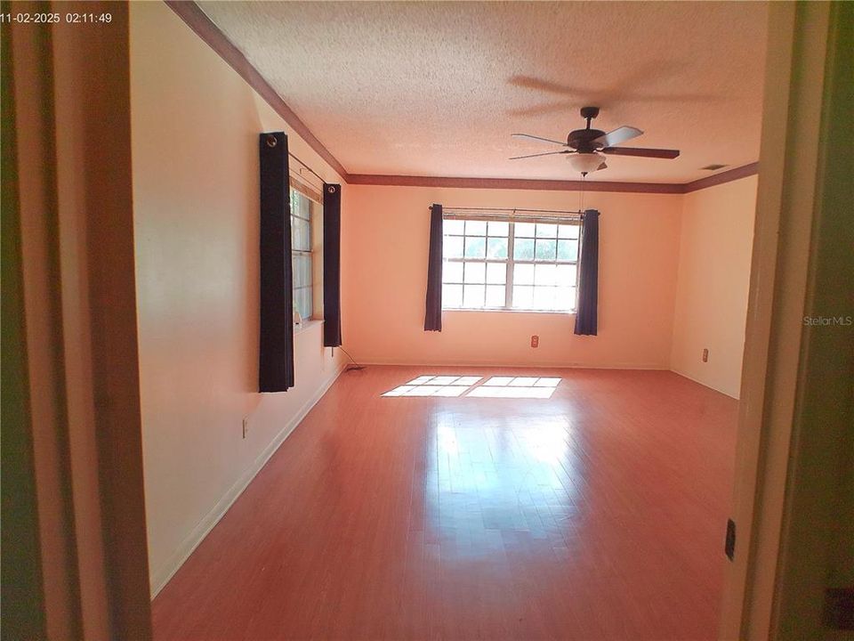 For Sale: $280,500 (3 beds, 2 baths, 1530 Square Feet)