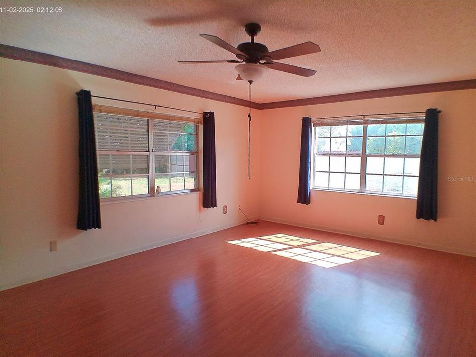 For Sale: $280,500 (3 beds, 2 baths, 1530 Square Feet)