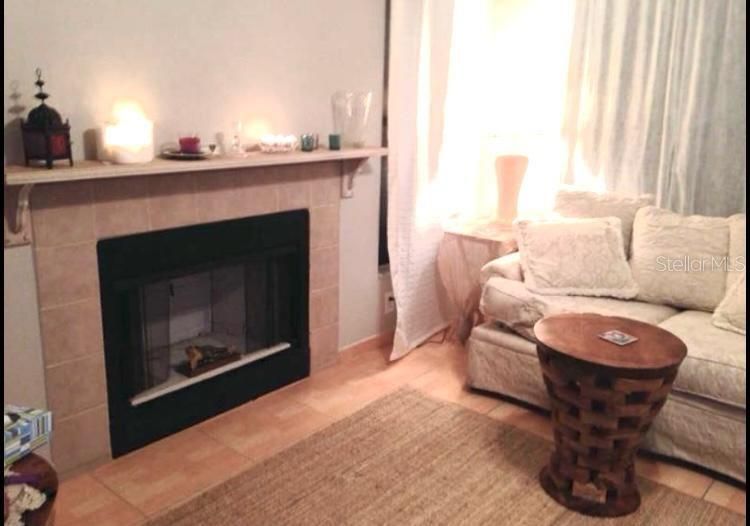 En Venta: $178,000 (2 camas, 2 baños, 889 Pies cuadrados)