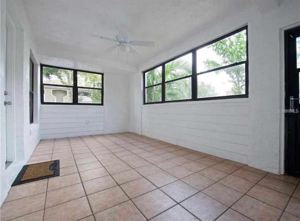 En Venta: $178,000 (2 camas, 2 baños, 889 Pies cuadrados)