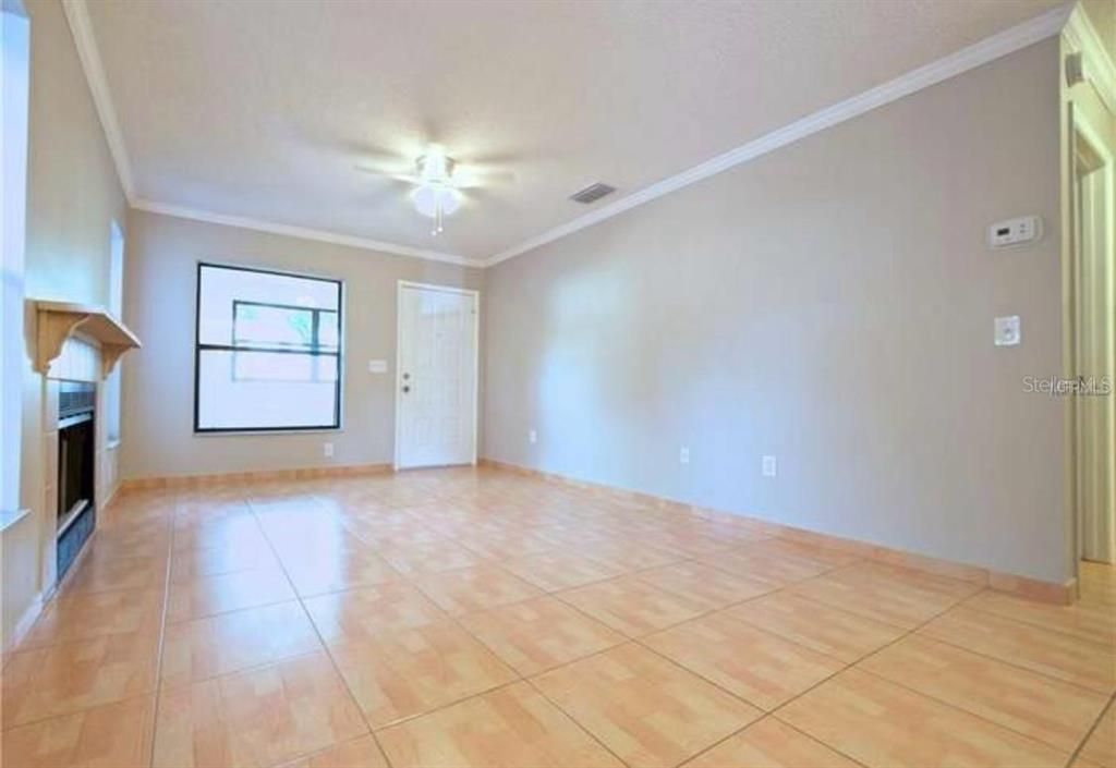 En Venta: $178,000 (2 camas, 2 baños, 889 Pies cuadrados)