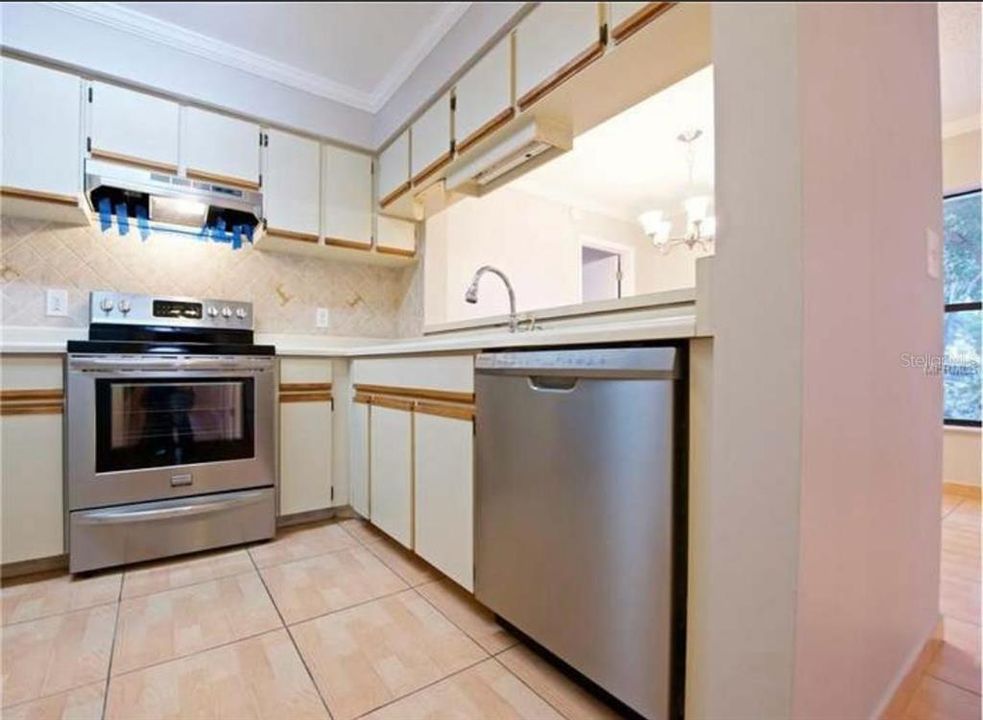 En Venta: $178,000 (2 camas, 2 baños, 889 Pies cuadrados)