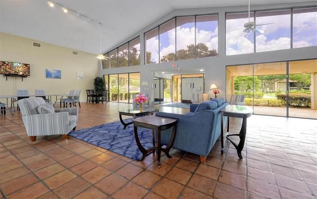 En Venta: $178,000 (2 camas, 2 baños, 889 Pies cuadrados)