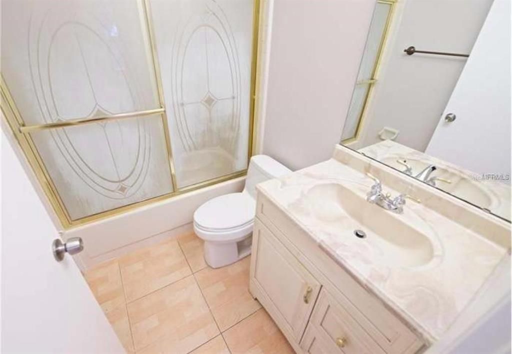 En Venta: $178,000 (2 camas, 2 baños, 889 Pies cuadrados)