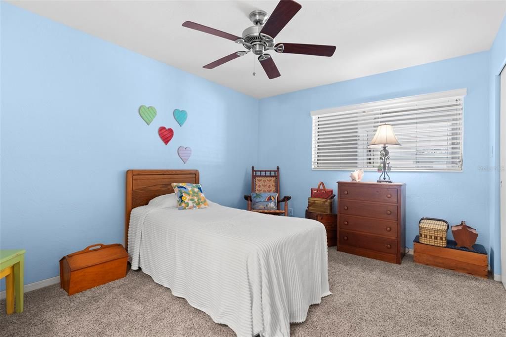 Active With Contract: $129,000 (2 beds, 1 baths, 875 Square Feet)