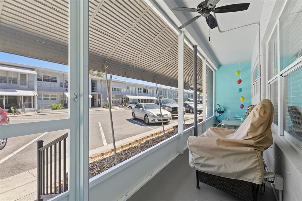 Active With Contract: $129,000 (2 beds, 1 baths, 875 Square Feet)