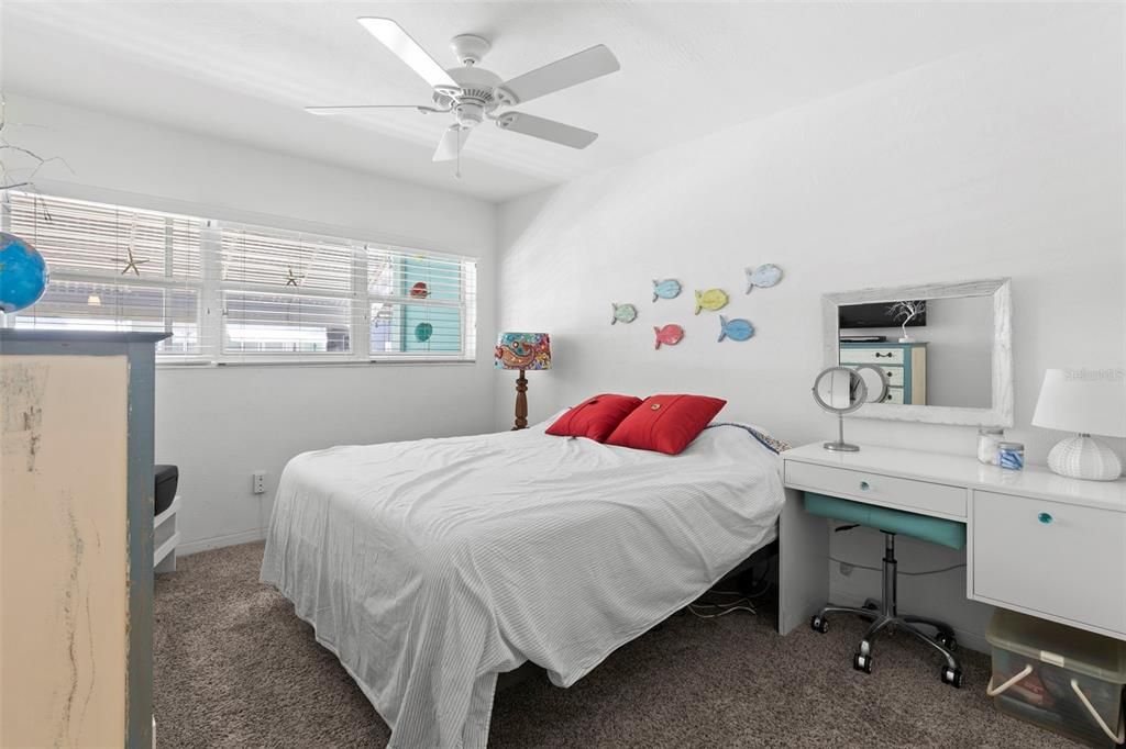 Active With Contract: $129,000 (2 beds, 1 baths, 875 Square Feet)