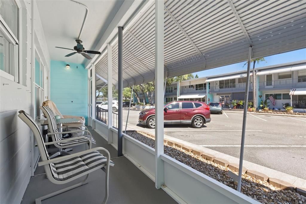 Active With Contract: $129,000 (2 beds, 1 baths, 875 Square Feet)