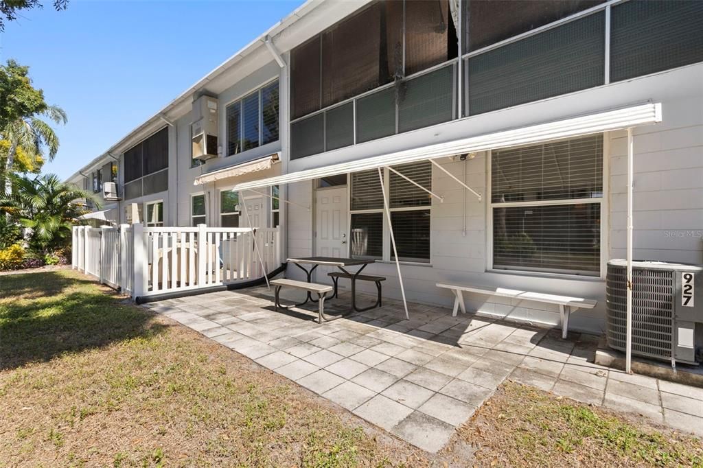 Active With Contract: $129,000 (2 beds, 1 baths, 875 Square Feet)