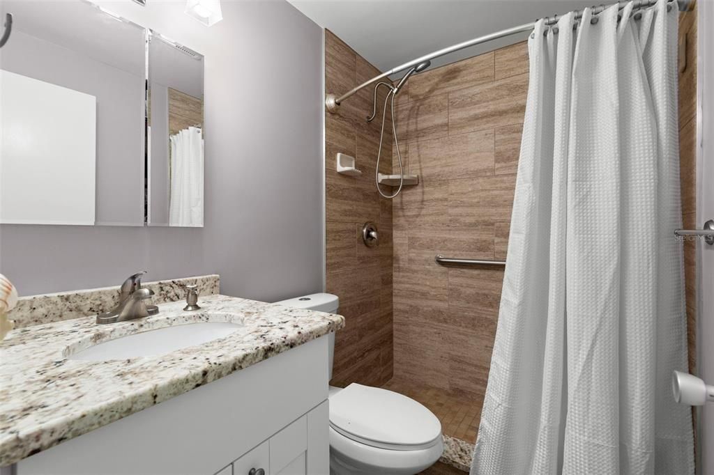 Active With Contract: $129,000 (2 beds, 1 baths, 875 Square Feet)