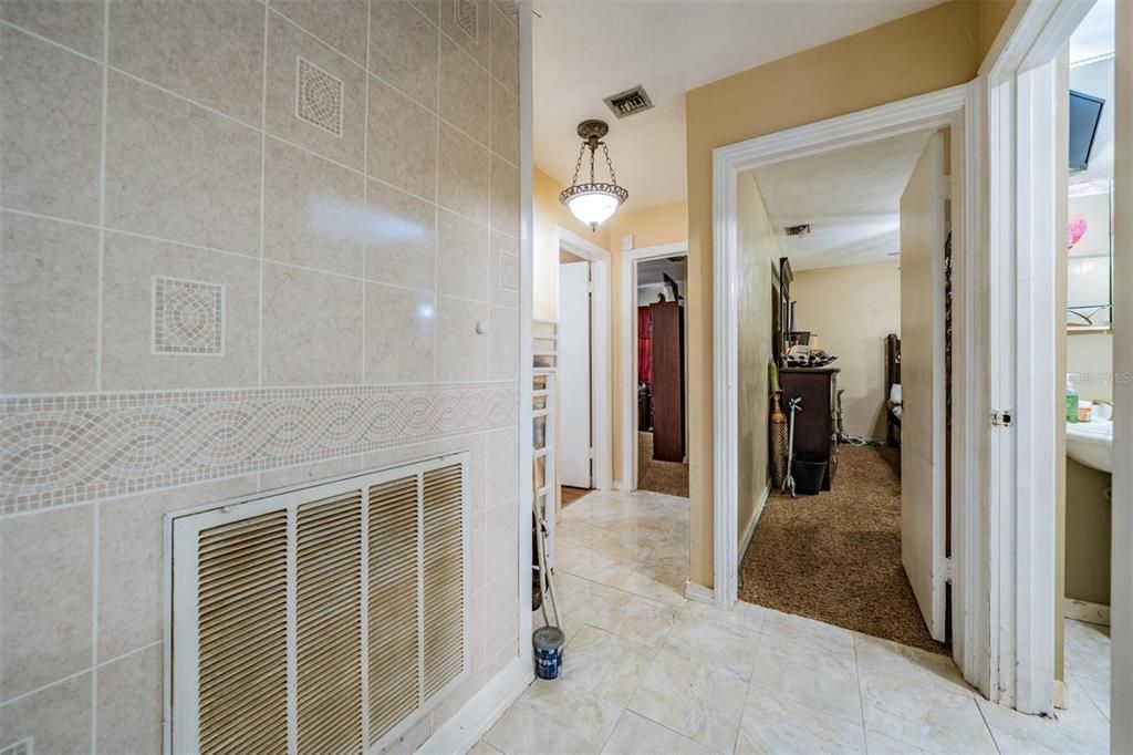 合同活跃: $560,000 (4 贝兹, 2 浴室, 2706 平方英尺)