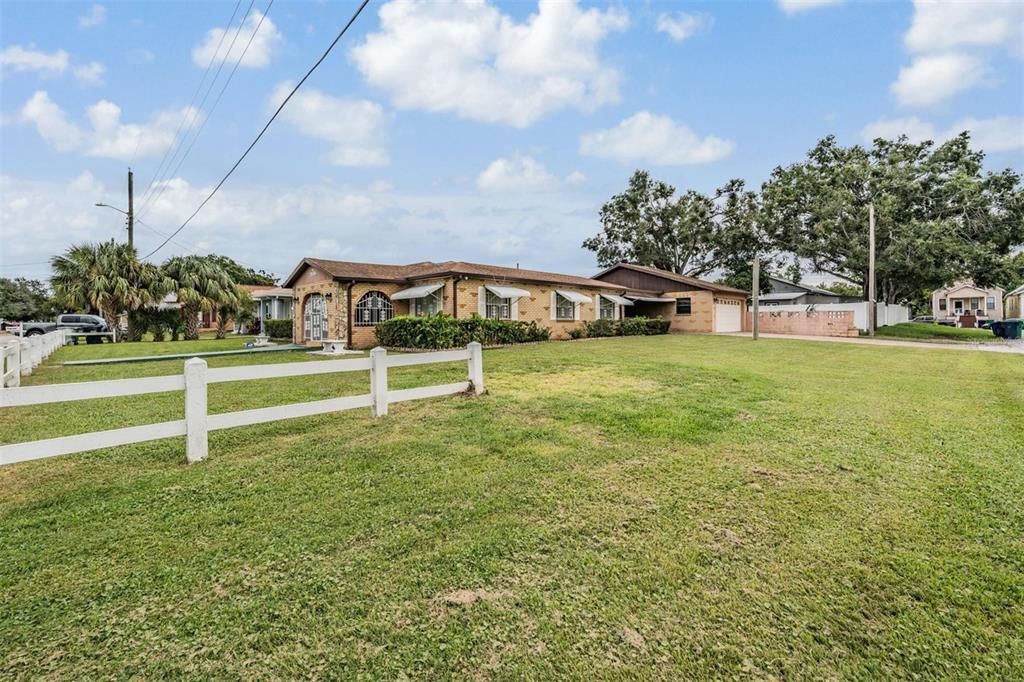 合同活跃: $560,000 (4 贝兹, 2 浴室, 2706 平方英尺)