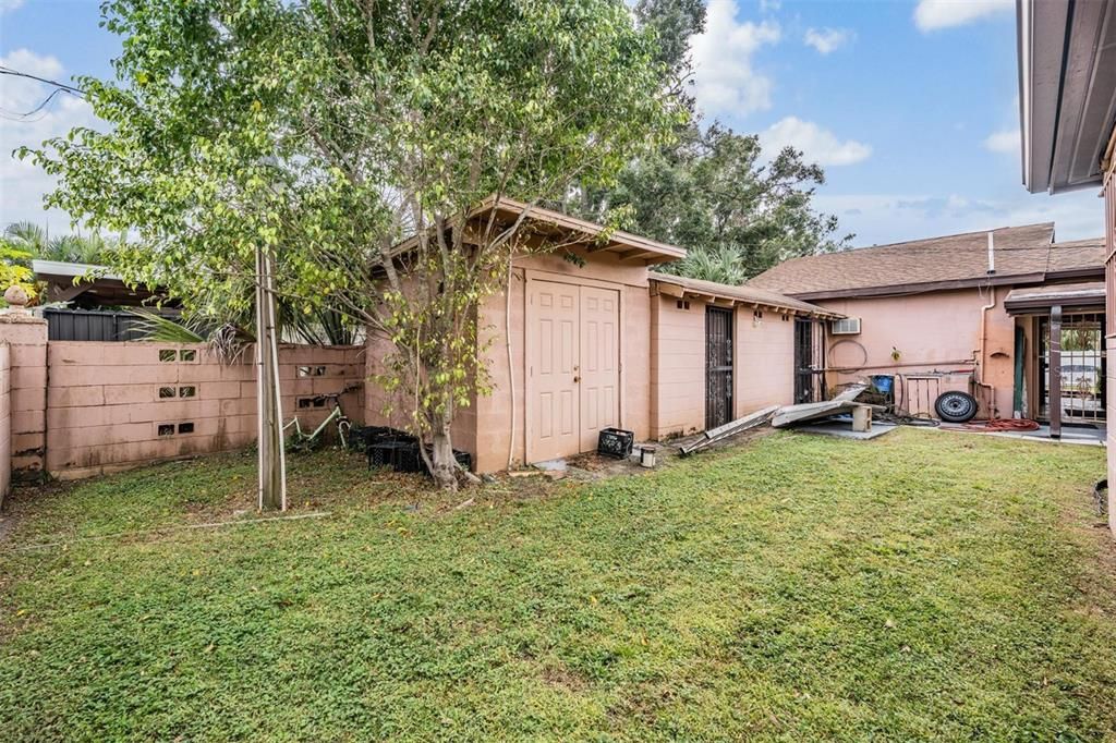 合同活跃: $560,000 (4 贝兹, 2 浴室, 2706 平方英尺)