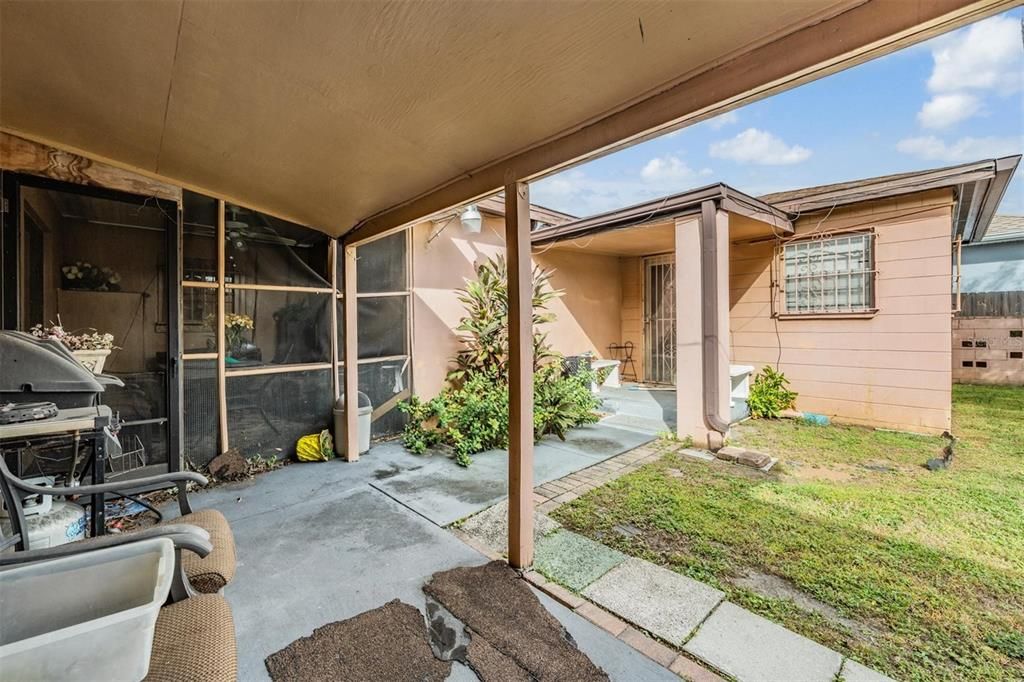 合同活跃: $560,000 (4 贝兹, 2 浴室, 2706 平方英尺)