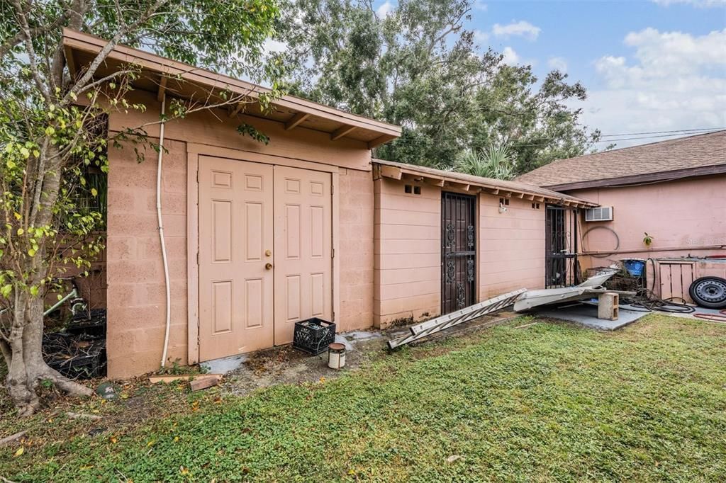 合同活跃: $560,000 (4 贝兹, 2 浴室, 2706 平方英尺)