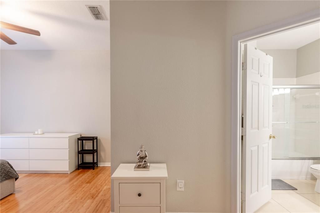 На продажу: $220,000 (2 спален, 2 ванн, 1036 Квадратных фут)