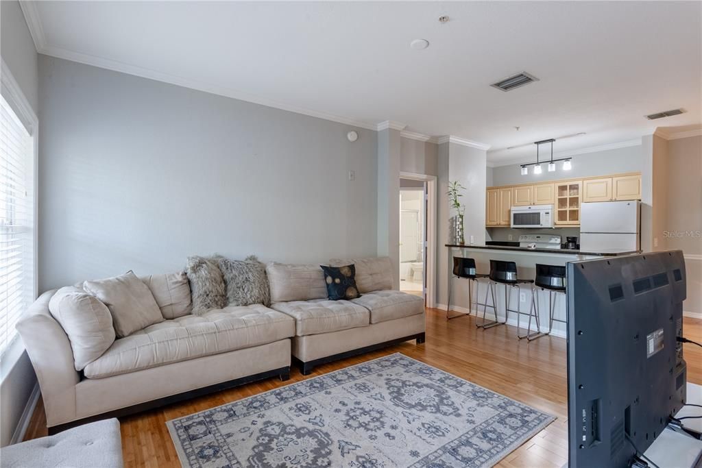 На продажу: $220,000 (2 спален, 2 ванн, 1036 Квадратных фут)