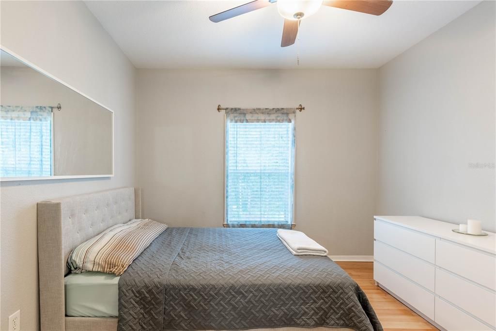 На продажу: $220,000 (2 спален, 2 ванн, 1036 Квадратных фут)