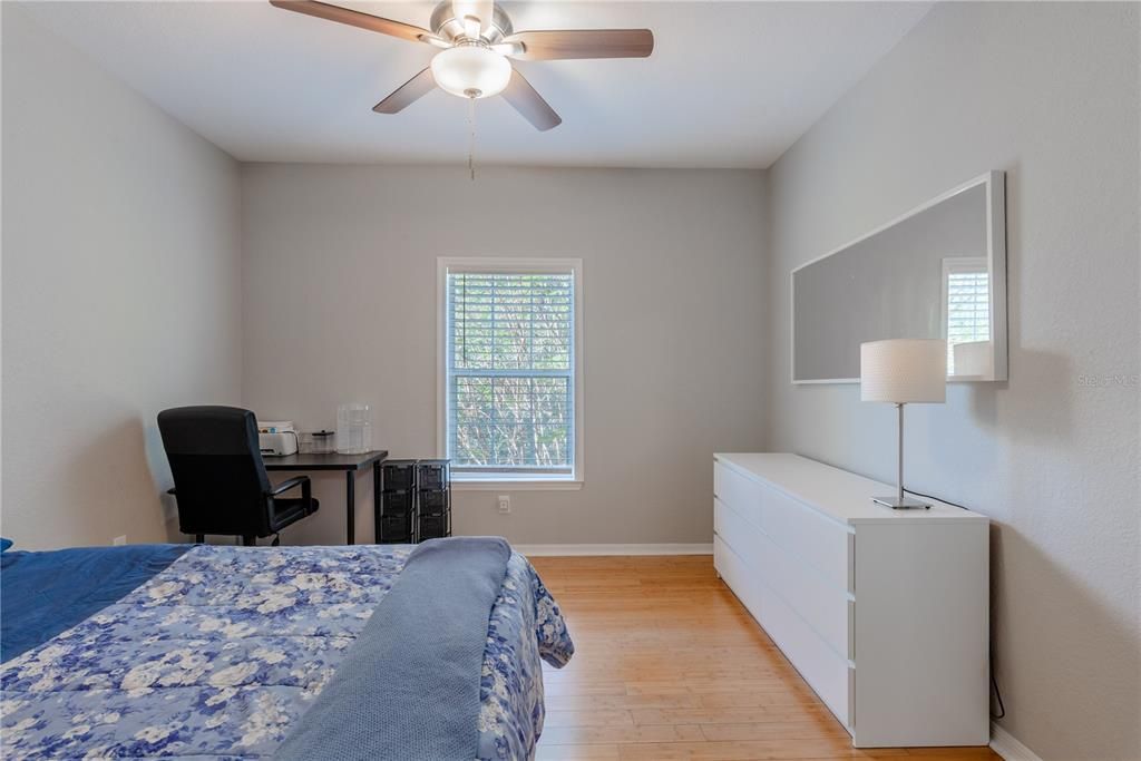 На продажу: $220,000 (2 спален, 2 ванн, 1036 Квадратных фут)