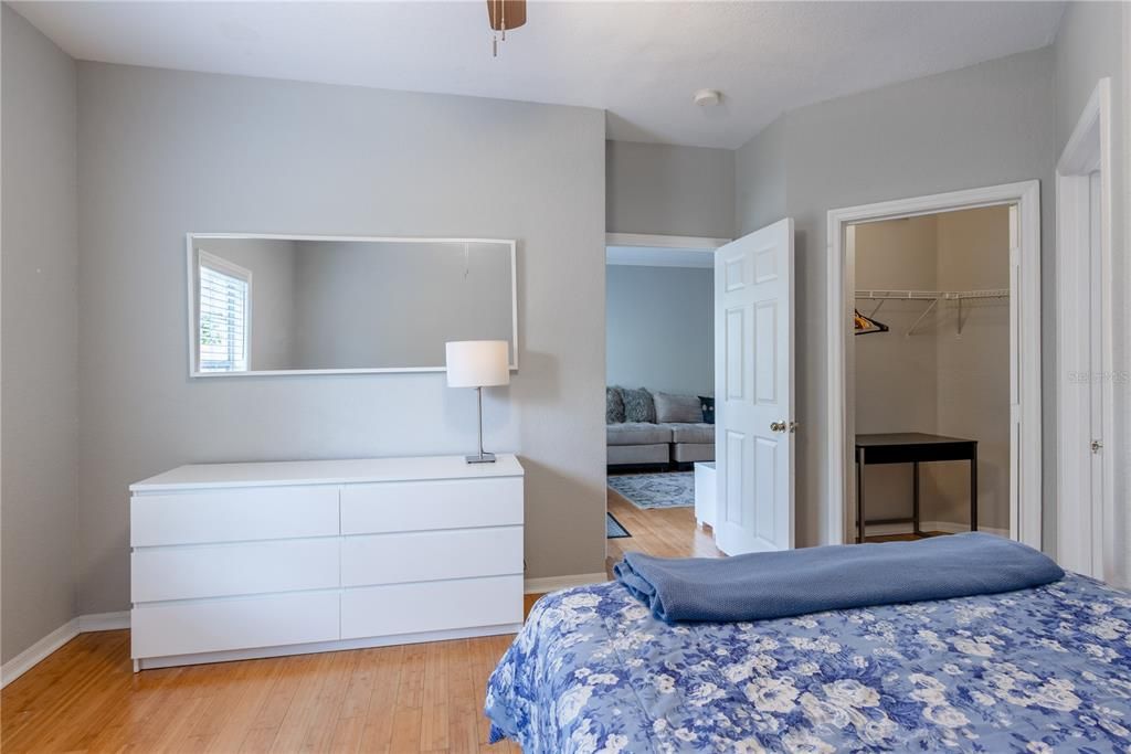 На продажу: $220,000 (2 спален, 2 ванн, 1036 Квадратных фут)