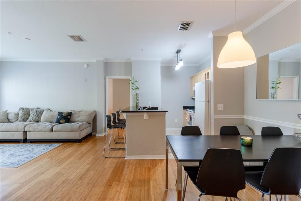 На продажу: $220,000 (2 спален, 2 ванн, 1036 Квадратных фут)