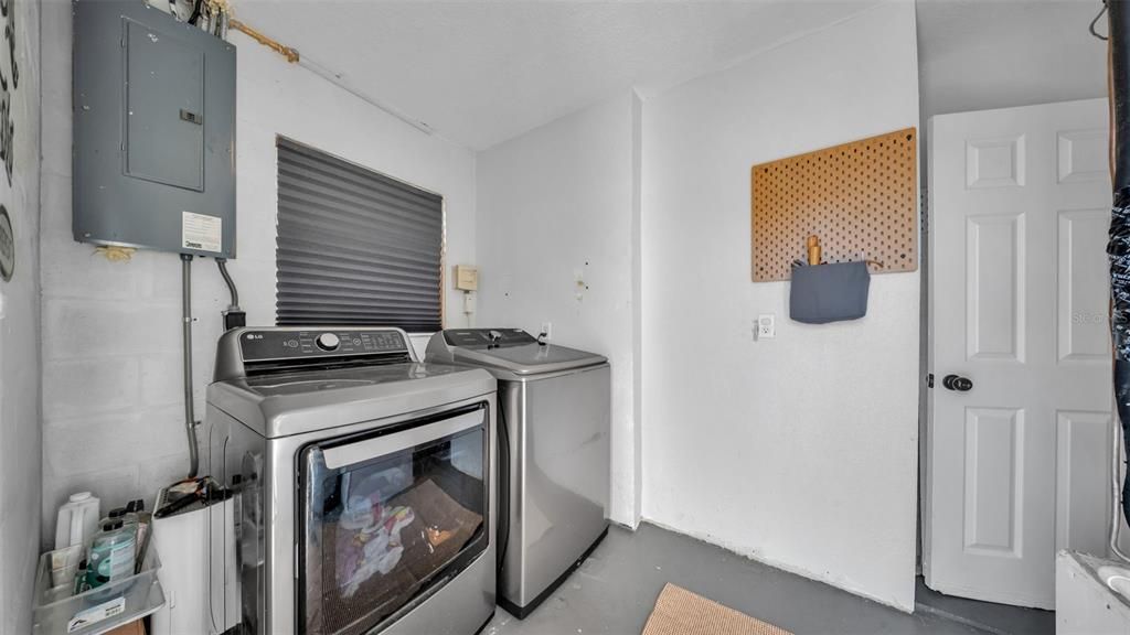 For Sale: $259,000 (4 beds, 1 baths, 1125 Square Feet)