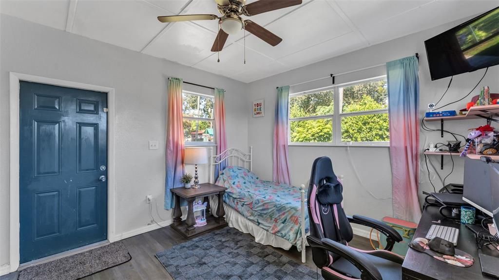 For Sale: $259,000 (4 beds, 1 baths, 1125 Square Feet)