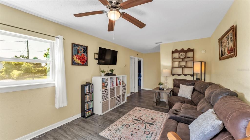 For Sale: $259,000 (4 beds, 1 baths, 1125 Square Feet)