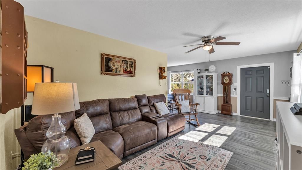 For Sale: $259,000 (4 beds, 1 baths, 1125 Square Feet)