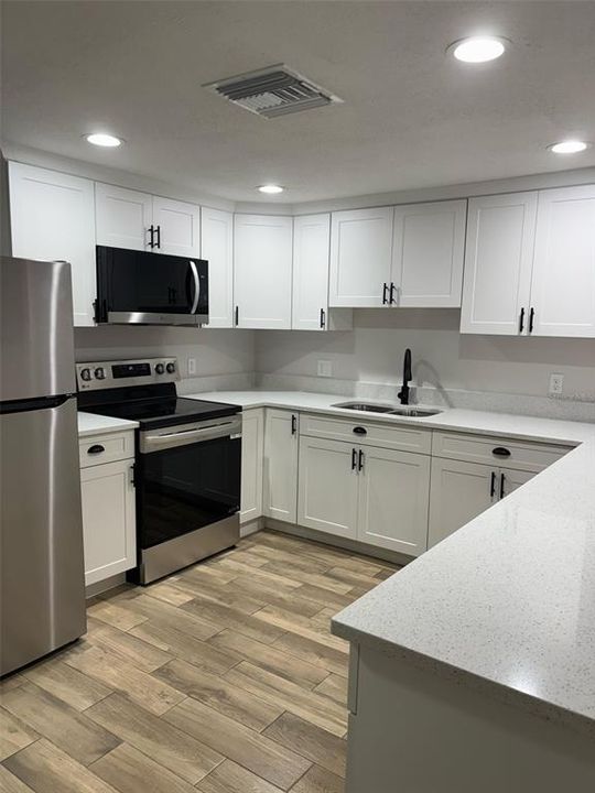 For Rent: $1,700 (3 beds, 1 baths, 928 Square Feet)