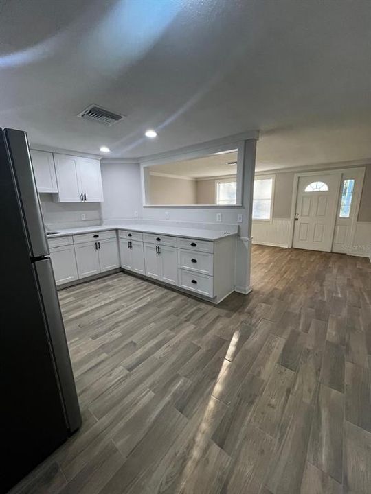 For Rent: $1,700 (3 beds, 1 baths, 928 Square Feet)