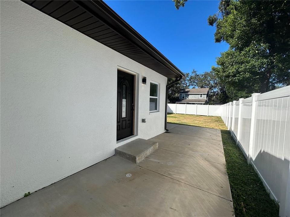 Recently Rented: $2,000 (2 beds, 2 baths, 900 Square Feet)