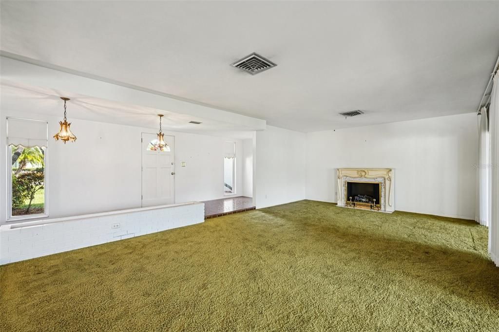 Под контрактом: $615,000 (3 спален, 3 ванн, 2263 Квадратных фут)