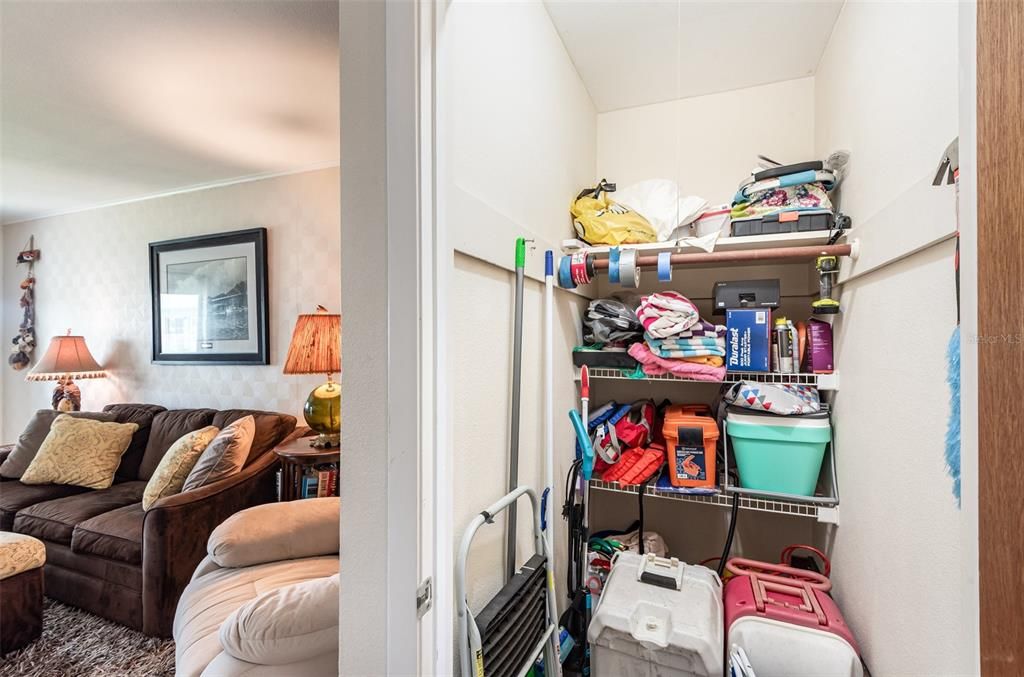 For Sale: $250,000 (1 beds, 1 baths, 650 Square Feet)